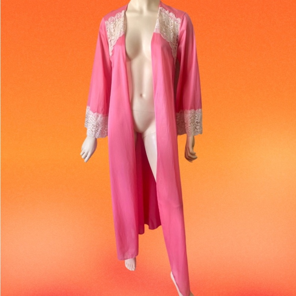 Vintage 1970s Bubblegum Pink Lounge Robe with Lace